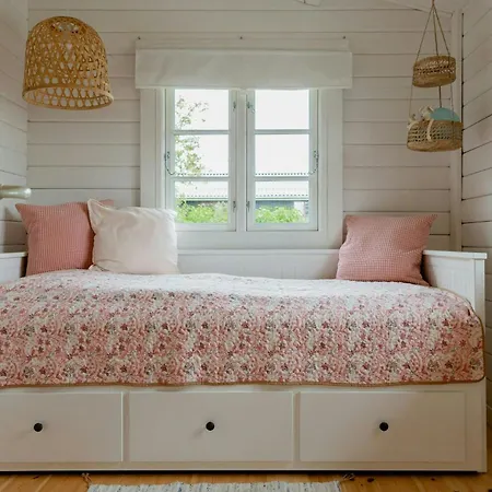 Ferienhaus Charming Summer House With Wilderness Near Fur *