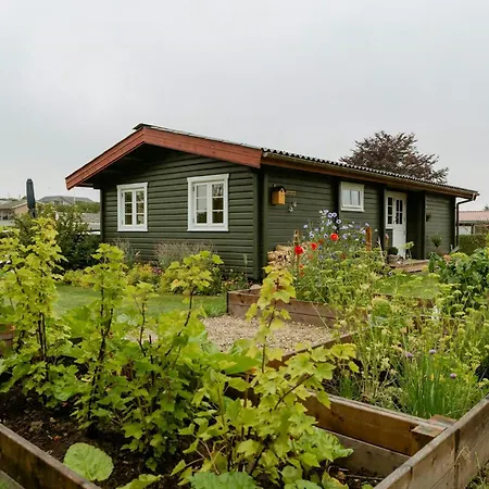 Charming Summer House With Wilderness Near Fur *
